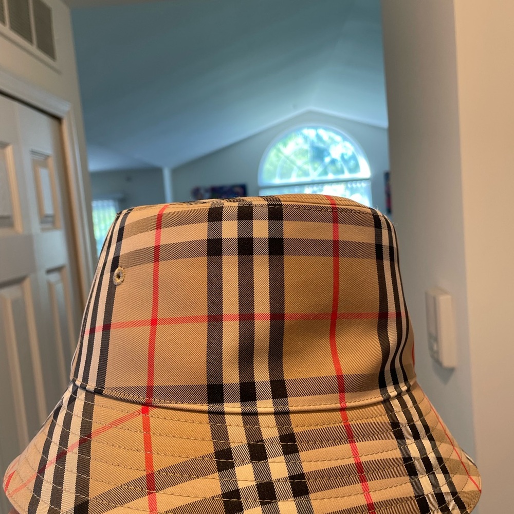 Burberry Beige Checkered Bucket Hat - Picture 4 of 11